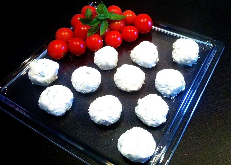 Yogurt Balls with fresh Herbs