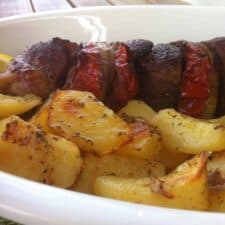 Kontosouvli (carne de porc friptă la grătar)