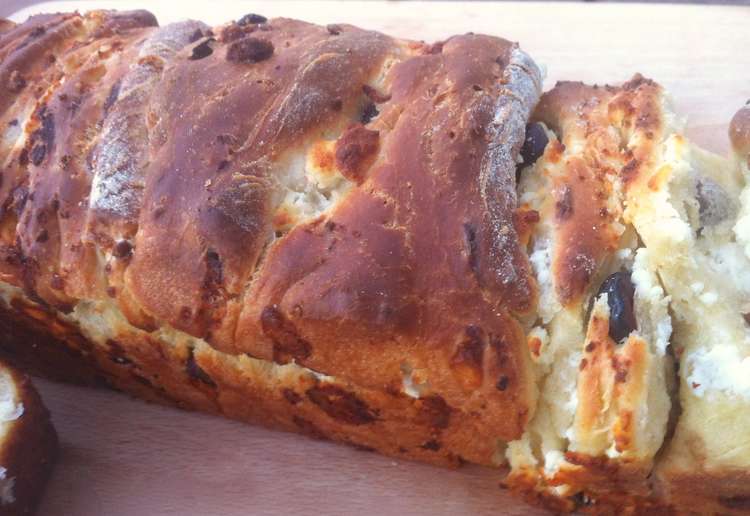 Delicious Olive Bread (Liopsomo)
