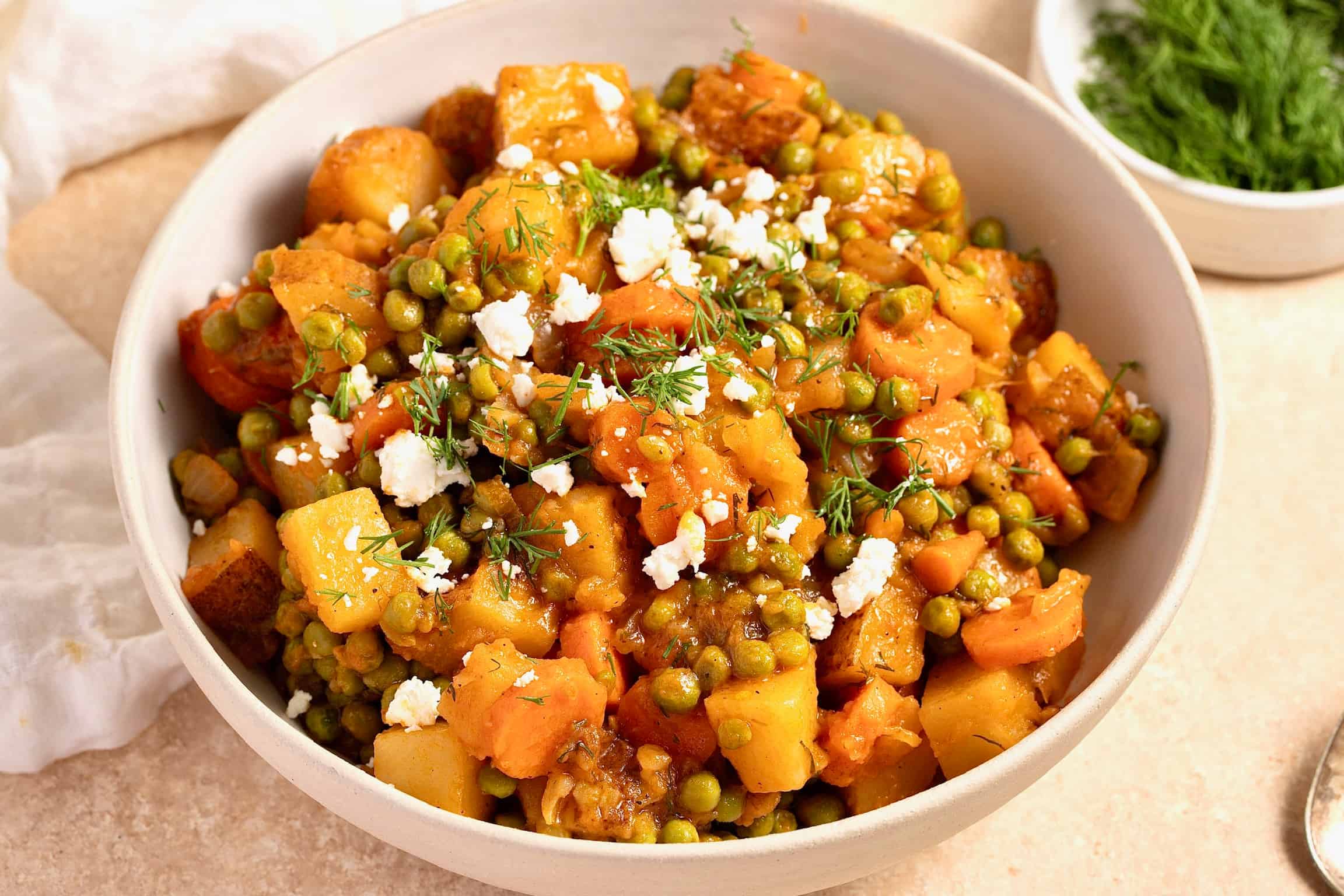 Greek peas and potato stew with tomatoes recipe (Arakas laderos kokkinistos) - My Greek Dish